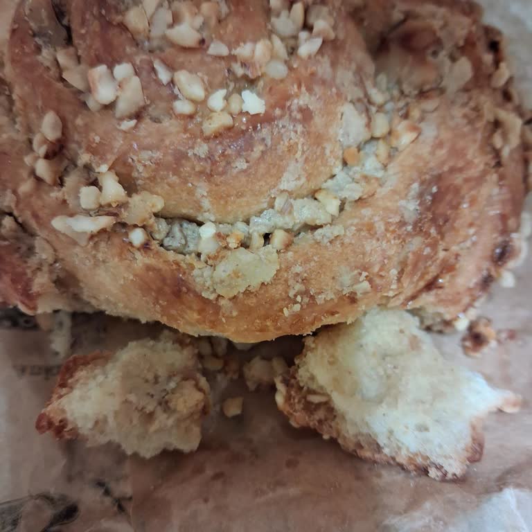 Bayat Ürün Ve İlgisiz Mağaza Personeli Şikayeti