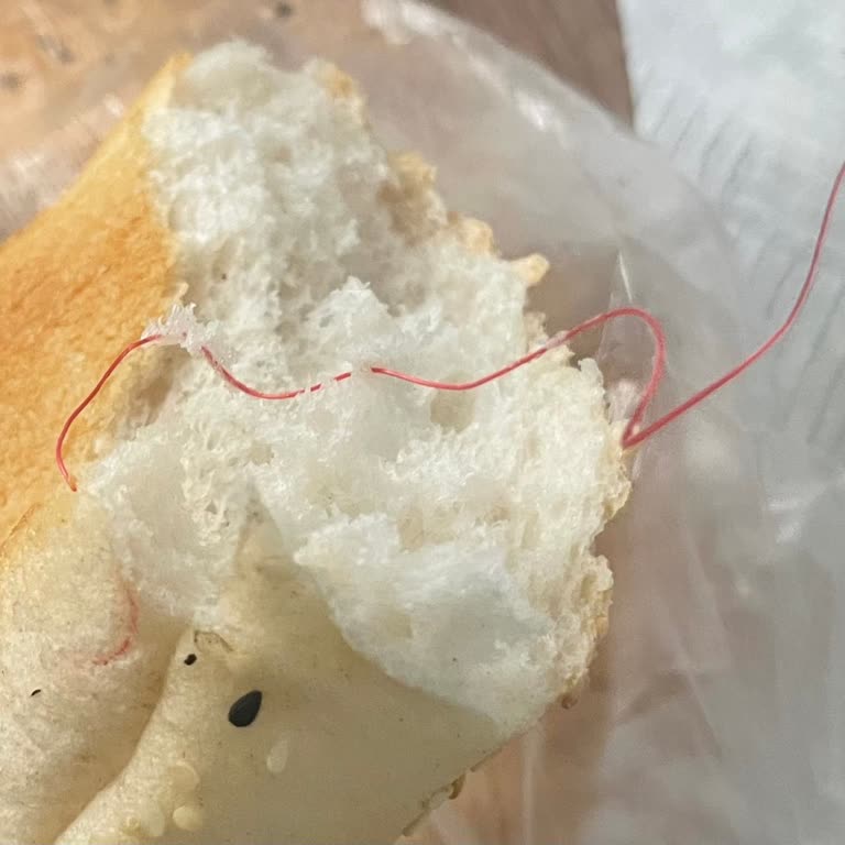 Şok Market Şubesinde Simit Ekmekte Tel Bulunması Ve Yetersiz Açıklama