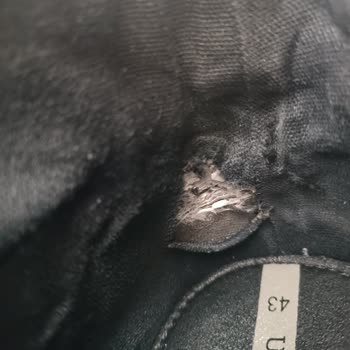 İki Tekin İç Kısmı 20 Günde Yırtılan Bot İçin Garanti Reddi Ve Değişim Talebi