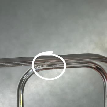 Apple Orijinal Kılıfında Üretim Kusuru Olarak Görülen İz