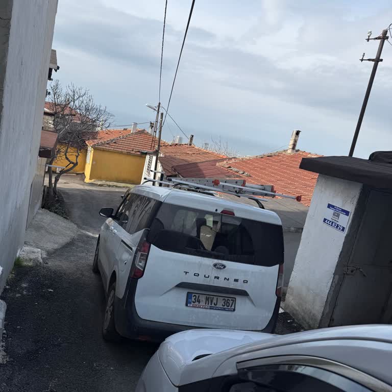 Türk Telekom Saha Çalışması Sokağı Kapatarak Mağduriyet Yaratıyor