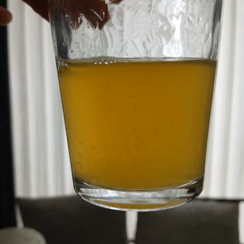 Tarih Kalmış Ananas Suyu Bozulmuş, Kötü Koku Ve Tat