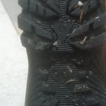 Scooter Ayakkabı Tabanın Neredeyse Paramparça Olduğunu Görünce Şok Oldum