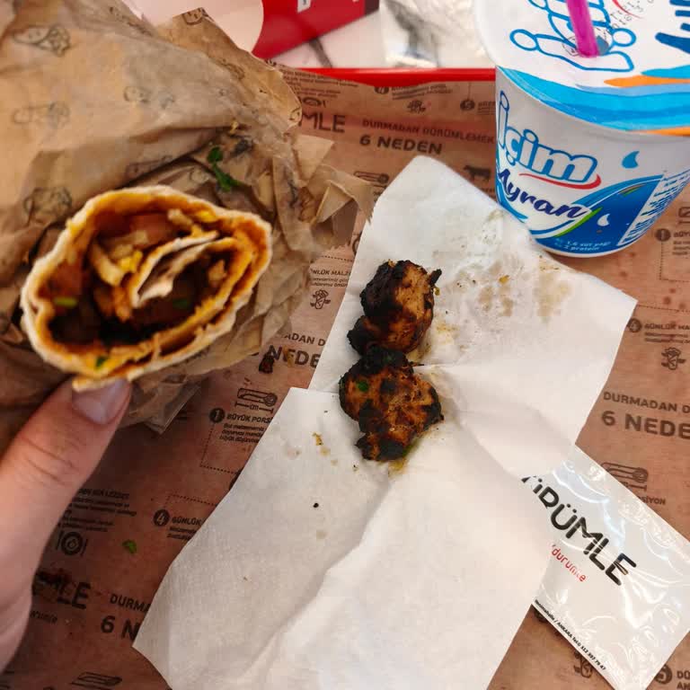 Yanmış Tavuk Dürüm Ve Yetersiz Çözüm