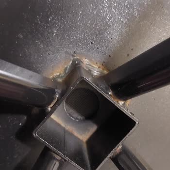 Uzun Teslimat Süresi Ve Hasarlı Sandalye İçin Hızlı Değişim Talebi