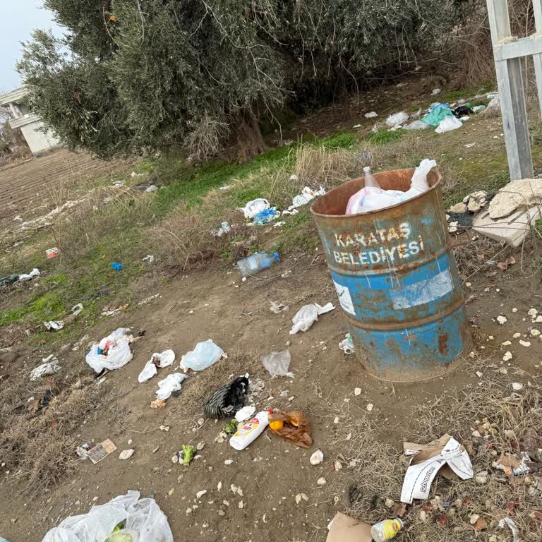Karataş Mahallesinde Kapalı Çöp Konteyneri Eksikliği Ve Sahil Çöp Sorunu
