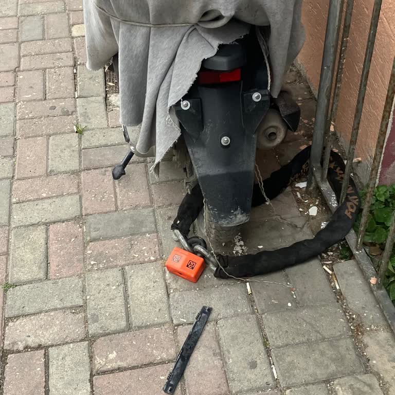 Talep Edilen Siyah Camın Şeffaf Gelmesi Ve Zorla Satış Baskısı