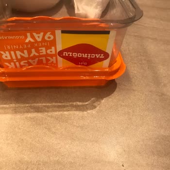 Küflü Peynir İçin Ücret İadesi Ve Açıklama Talebi