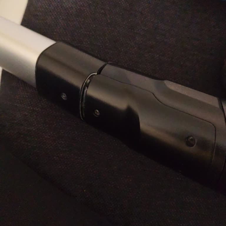 Philips SpeedPro Max Süpürgede Bağlantı Parçası Kullanım Sırasında Kırıldı