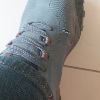 Lumberjack Outdoor Ayakkabısının Kenarları Açıldı Ve Mağaza Yardımcı Olmadı