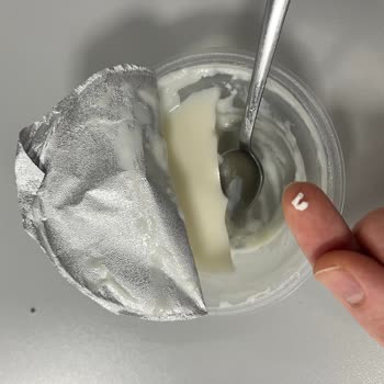 Eker Sakızlı Muhallebide Plastik Parçalar Tespiti