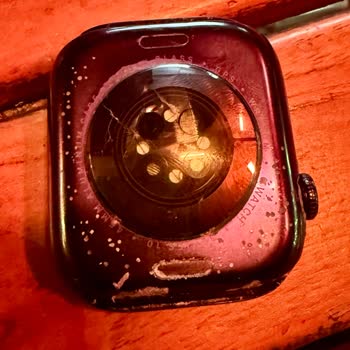 Garanti Kapsamında Apple Watch 10 Boya Atması Ve Sensör Camı Çatlağı İçin Değişim Talebi