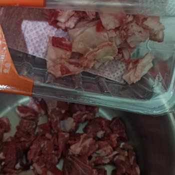 Migros Hemen'den Alınan Kuşbaşı Dana Eti Yarısı Yağ Ve Sinir