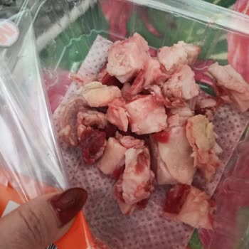 Migros Hemen'den Alınan Kuşbaşı Dana Eti Yarısı Yağ Ve Sinir