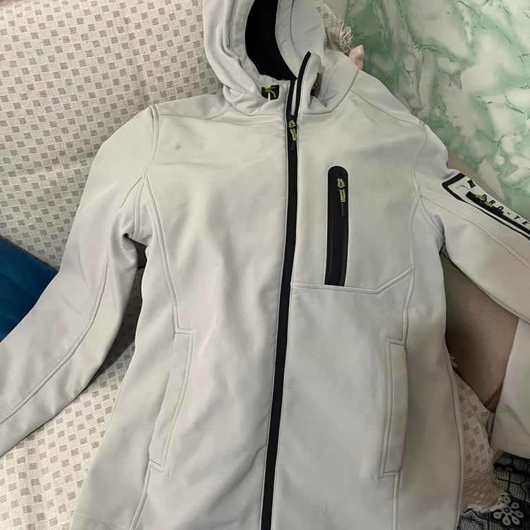 Ürün Su Geçiriyor, Kıyafetler Islanıyor, Garanti Reddi