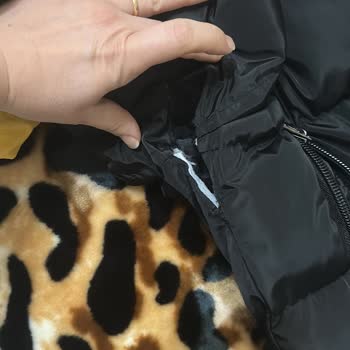 Moncler Montum İki Kez Giyildikten Sonra Koltuk Altı Yerinden Söküldü, Satıcı Değişimi Reddetti