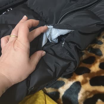 Moncler Montum İki Kez Giyildikten Sonra Koltuk Altı Yerinden Söküldü, Satıcı Değişimi Reddetti