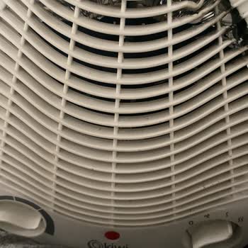 Kiwi Home Kullanırken Kendi Kendine Alev Alan Bir Isıtıcı