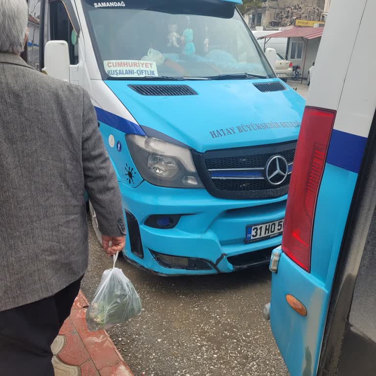 Dolmuşların Cumhuriyet Mahallesi Rotasını Çiğnemesi Çocukları Yağmurlu Günlerde Zor Duruma Sokuyor