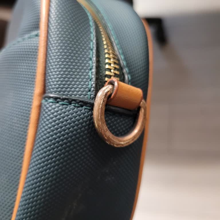 Omuz Çantamın Sapı Kısa Sürede Koptu Ve Metal Aksamı Soyuldu, Değişim İstiyorum