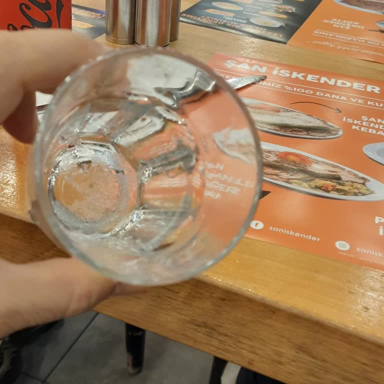 Şan İskender Şubesinde Kaba Tavır Ve Hijyen Sorunu