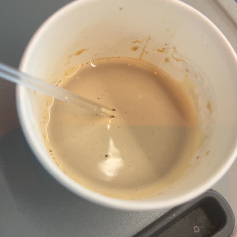 İkram Kahvede Yetersiz Doldurma Ve Hayal Kırıklığı