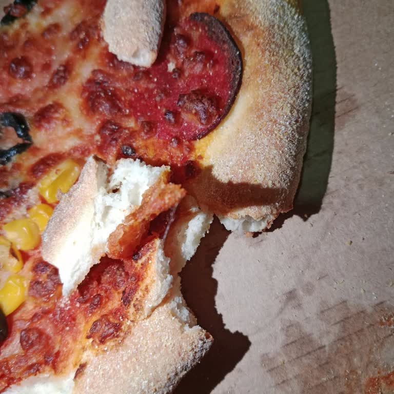 Saç İçeren Pizza Ve Söz Verilen Telafinin Yetersizliği