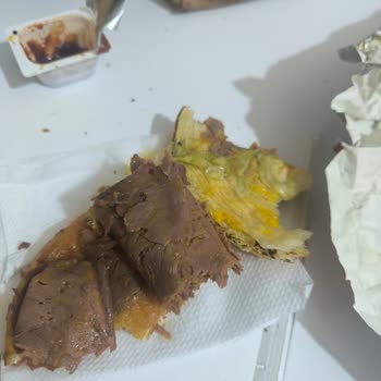 Kötü Kokulu Ve Renk Değiştirmiş Burger, İade Talebi İhmali