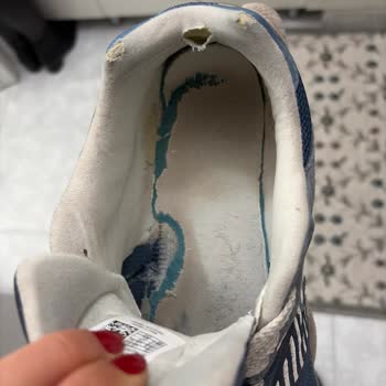 New Balance Ayakkabısının Erken Deformasyonu Ve Markanın Sorumluluk Reddi