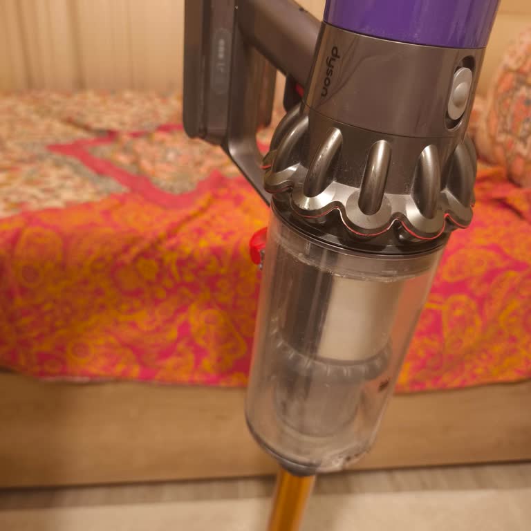 Dyson V10 Süpürge Toz Haznesi Yarım Dolmadan Duraklıyor Ve Kullanılamaz Hale Geldi
