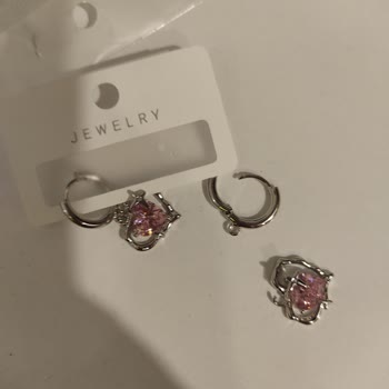 Kırık Küpe Ve Yanlış Gönderilen Ürünler: Hediye Alışverişinde Hayal Kırıklığı