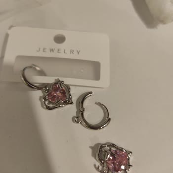 Kırık Küpe Ve Yanlış Gönderilen Ürünler: Hediye Alışverişinde Hayal Kırıklığı