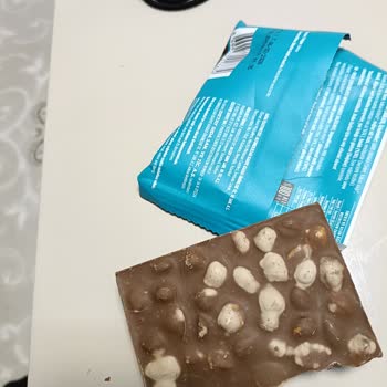 Kahve Dünyası Çikolatasında Bozuk Fındık Ve Renk Değişikliği, A101 Mağazasında Faturasız İade Reddi