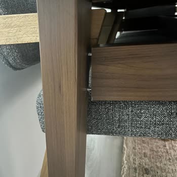 Kalitesiz Mobilya Ve Cevapsız Servis Şikayeti