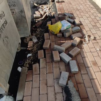 Atakent Mahallesi 6099 Sokaktaki Bozuk Kaldırımlar Acilen Tamamlanmalı