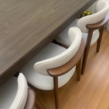 Teslimat Gecikmesi Ve Yanlış Renkli Sandalye Ayakları Şikayeti