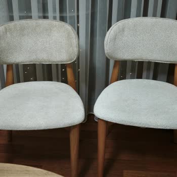 Özbay Mobilya’dan Kirli Sandalye Teslimatı Ve Gardırop Rayı Arızası