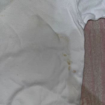 Ütü, İki Kullanımda Kahverengi Lekeler Bıraktı Ve Servis Sorunu Görmezden Geldi