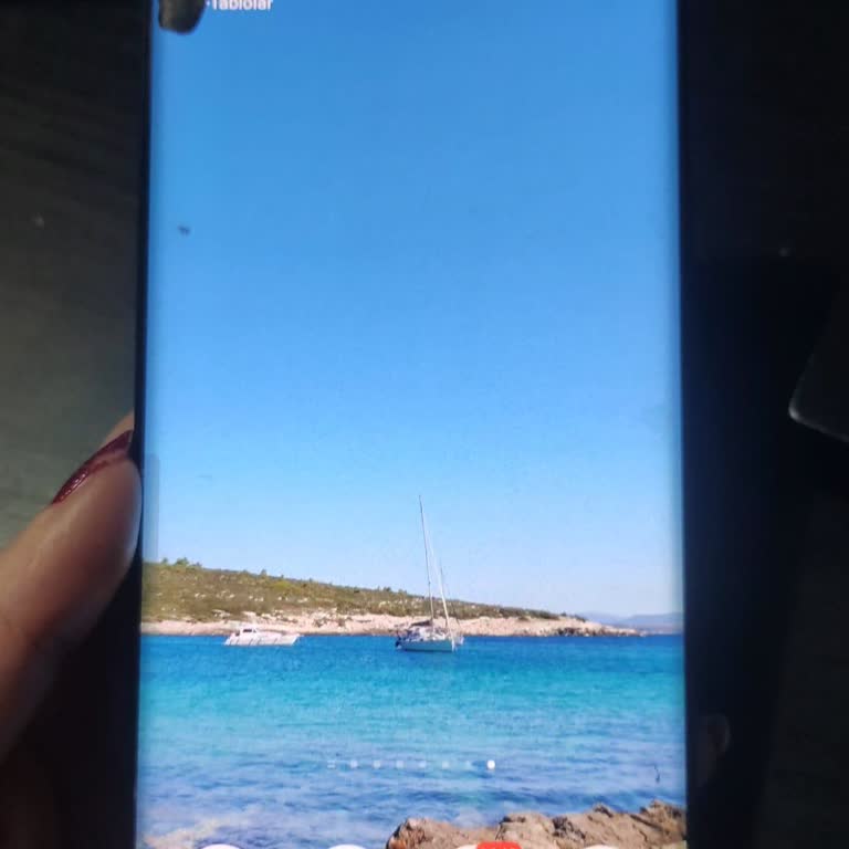 Dayanıklılık Vaadi Boşuna: Telefon Ekranı Kırıldı Ve Performans Düşük