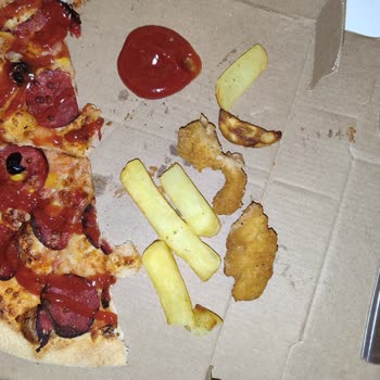 Yanmış Pizza Ve Pişmemiş Patates: Uzun Teslim Süresi