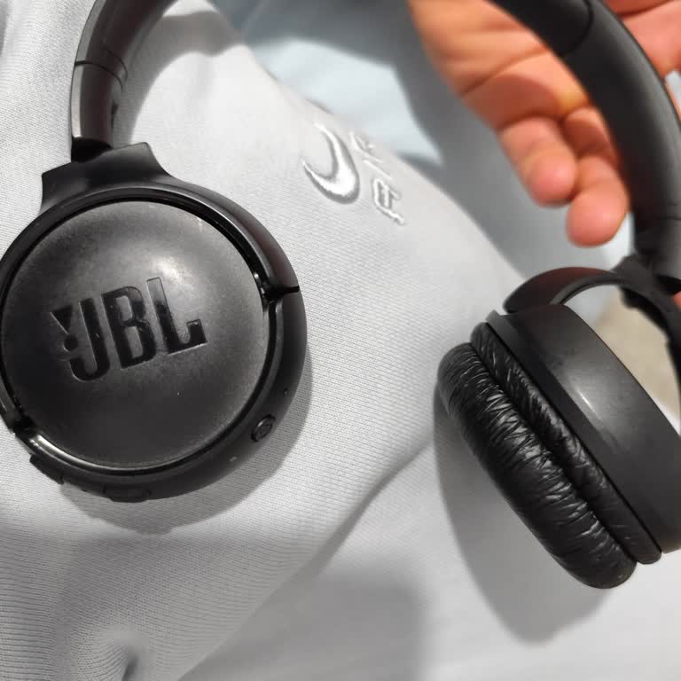 JBL 570BT Kulaklığın Güç Düğmesi Arızası Garanti Kapsamında Tamir/Değişim Talebi