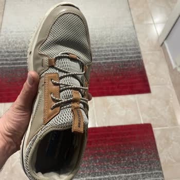 Skechers Mağazasında Üretim Hatası Görülen Ayakkabı İçin Garanti Reddi