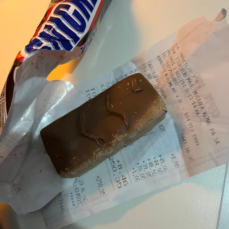 Snickers Çubuğunda Son Kullanma Tarihi Geçmemişken Bozulma Ve Sağlık Endişesi
