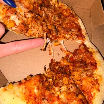 Domino's Şubesinde Soğuk Ve Yanlış Malzemeli Pizza, Hijyen Endişesi ve İade Talebi
