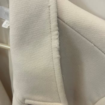 Zara'dan Aldığım Blazer Ceketteki Sökükler Nedeniyle Kargo İle Değişim Talebi