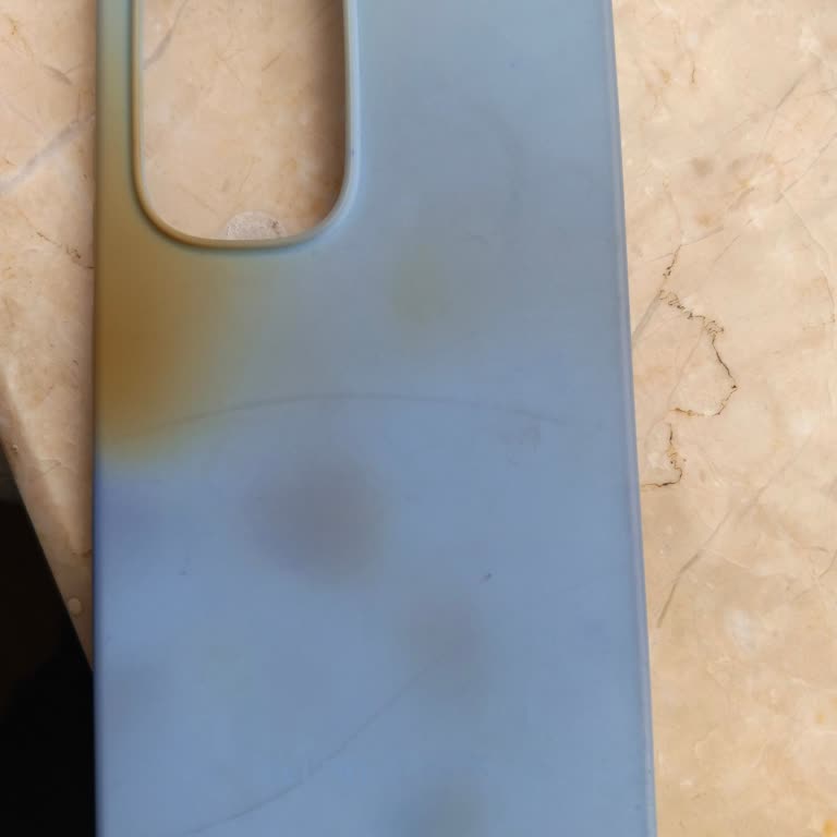 Tecno Mobile Kutu İçindeki Orijinal Kılıf Hızla Sararıp Deforme Oldu