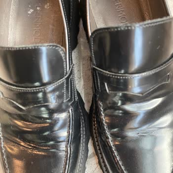 Bir Ayakkabı Eksik, Diğerinde Çatlak Ve Çözüm Bekliyor