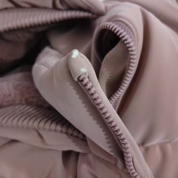 LCW Kısa Sürede Soyulan Çocuk Montu İçin Acil Değişim Talebi