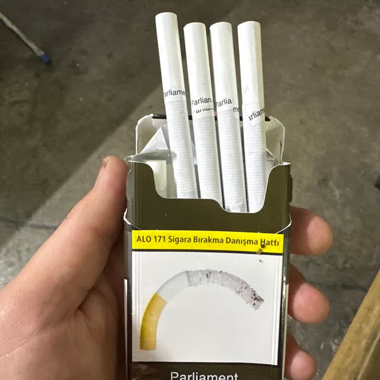 Parliament Night Blue Paketi Hatalı Basım Ve Yanlış Tütün Tadı