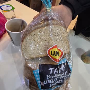 UNO Ekmekte Böcek
